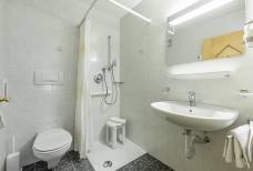Alpenresidence - Bagno nella camera accessibile 1