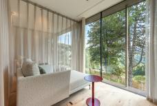 Ganis Resort - Zugangsweg vom SPA-Bereich zum Ruheraum im 1. Obergeschoss des Saunahauses