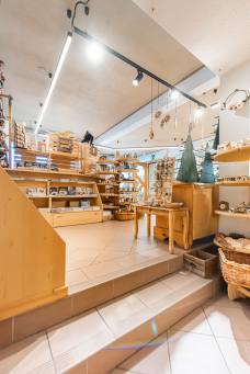 Museo dei presepi Maranatha - Scale interne allo shop