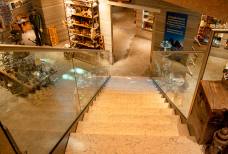 Mostra al piano inferiore