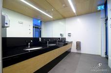 Kabinenbahn Kronplatz 2000 - Toilette am Hauptparkplatz der Talstation