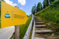 Kabinenbahn Ruis - Zugangsweg 2 vom großen Besucherparkplatz 2