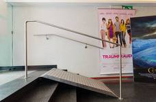 Cinema Stella: Rampa interna all'ingresso