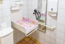 Umlaufbahn St. Ulrich-Seiser Alm: Barrierefreie Toilette Bergrestaurant Seuc