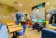 McDonald's - Speisesaal im Untergeschoss