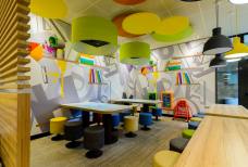 McDonald's - Speisesaal im Untergeschoss