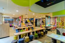 McDonald's - Speisesaal im Untergeschoss