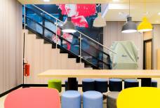 McDonald's - Speisesaal im Untergeschoss