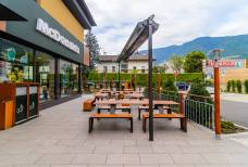 McDonald's - Terrasse und Kinderspielplatz