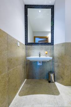 Alpiana SPA - Locali igienici piscina coperta