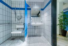 Bagno spogliatoio piscina