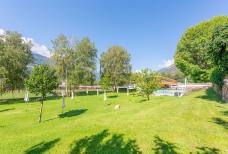 Schwimmbad Schlanders - Garten und Liegewiese