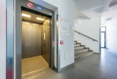 Arena Bar & Restaurant Carstop  - Fahrstuhl