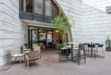 Landhausbar Bozen - Glasüberdachter Innenhof