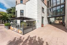 Landhausbar Bozen - Glasüberdachter Innenhof