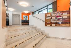 Landhausbar Bozen - Gastraum der Bar im erhöhten Bereich