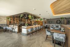 DAS GERSTL Family Retreat - Bar und Terrasse