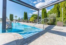 Weinegg - Schwimmbad und Garten