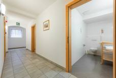 Apartments Ahrner Wirt - Barrierefreie Toilette mit Wickeltisch